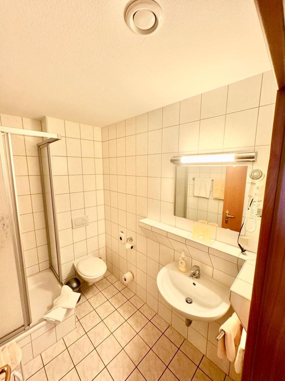 Pension Alter Kutschenbauer ヴェルニゲローデ 部屋 写真
